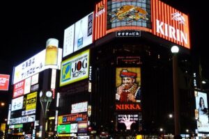 札幌市内のレンタルルームでピンクコンパニオン宴会！