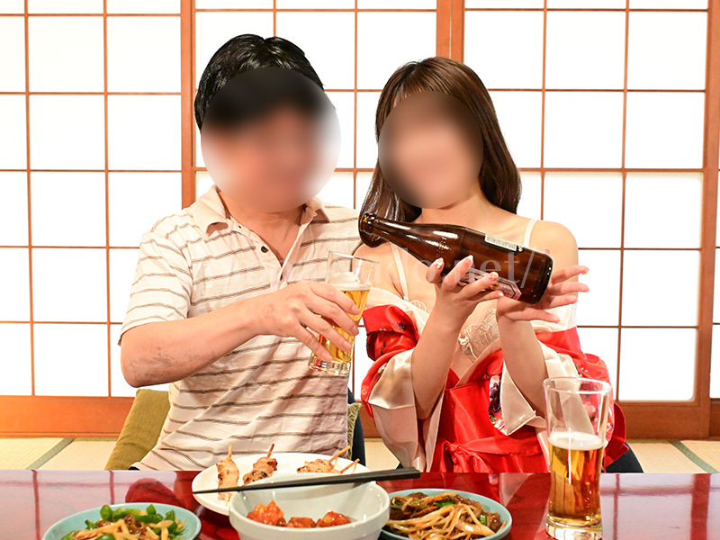 美人 コンパニオン