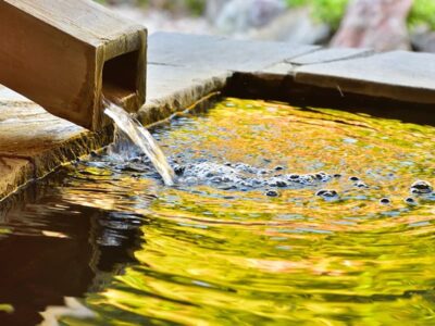 源泉かけ流しの露天風呂