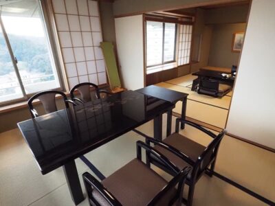 山の見える和室