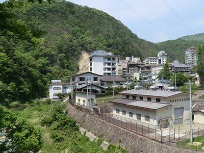 福島穴原温泉でピンクコンパニオン