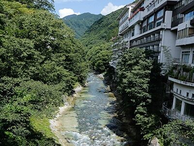 群馬県水上温泉でのピンクコンパニオン