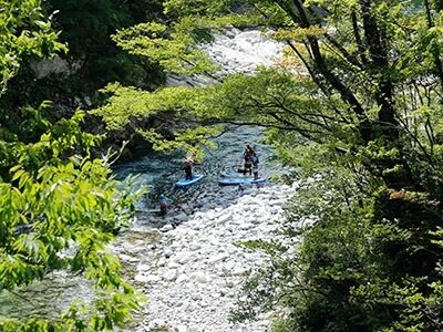 群馬県水上温泉でのピンクコンパニオン