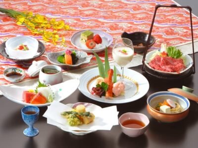 上品な旅館の会席料理