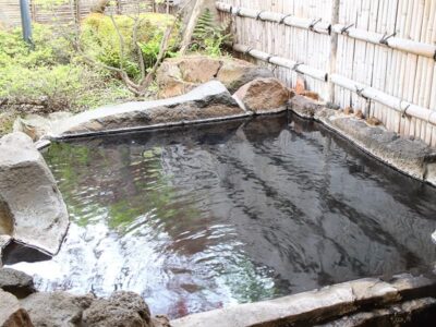 風の気持ちいい露天風呂