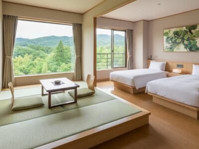 景色のいい明るい和洋室