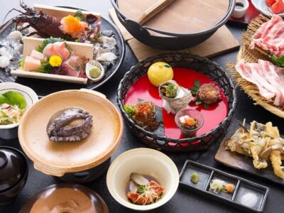 アワビステーキ付きの会席料理
