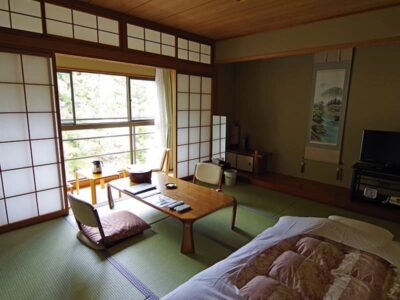 日の光が差し込む和室