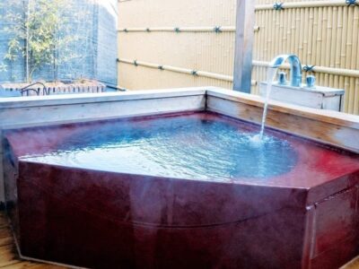 露天風呂付き客室の露天風呂