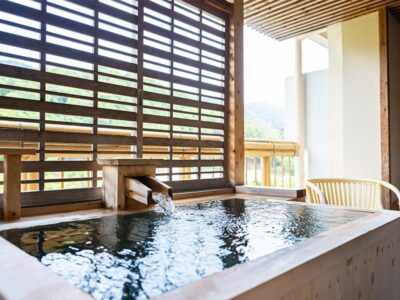 露天風呂付き客室の露天風呂