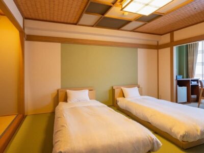 ベッド付き和室