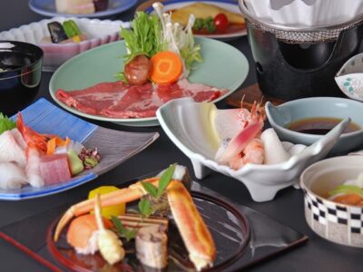 カニと肉の豪華な会席