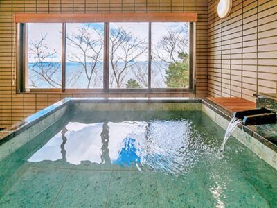 透き通る温泉　