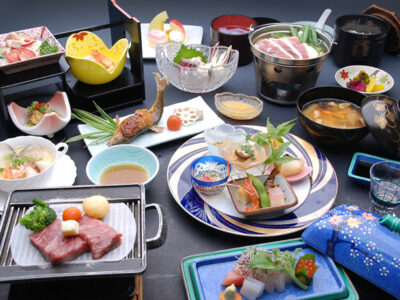 お肉の豪華な会席料理