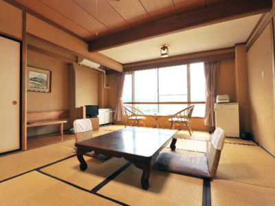 和室12畳の部屋