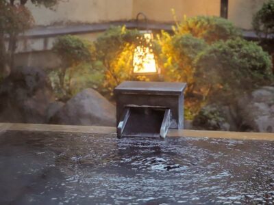 夕方の雰囲気ある露天風呂