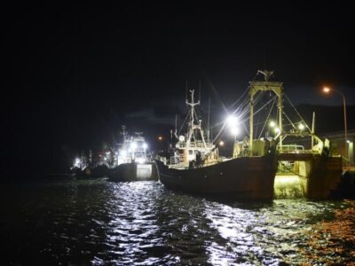  賀露港のカニ漁漁船