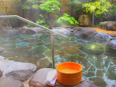 歴史ある旅館の露天風呂