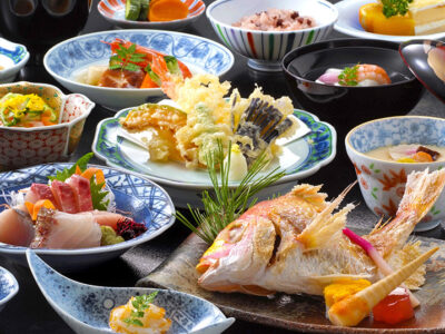 海鮮の豪華な会席料理