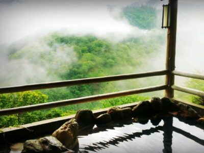 山を一望できる露天風呂